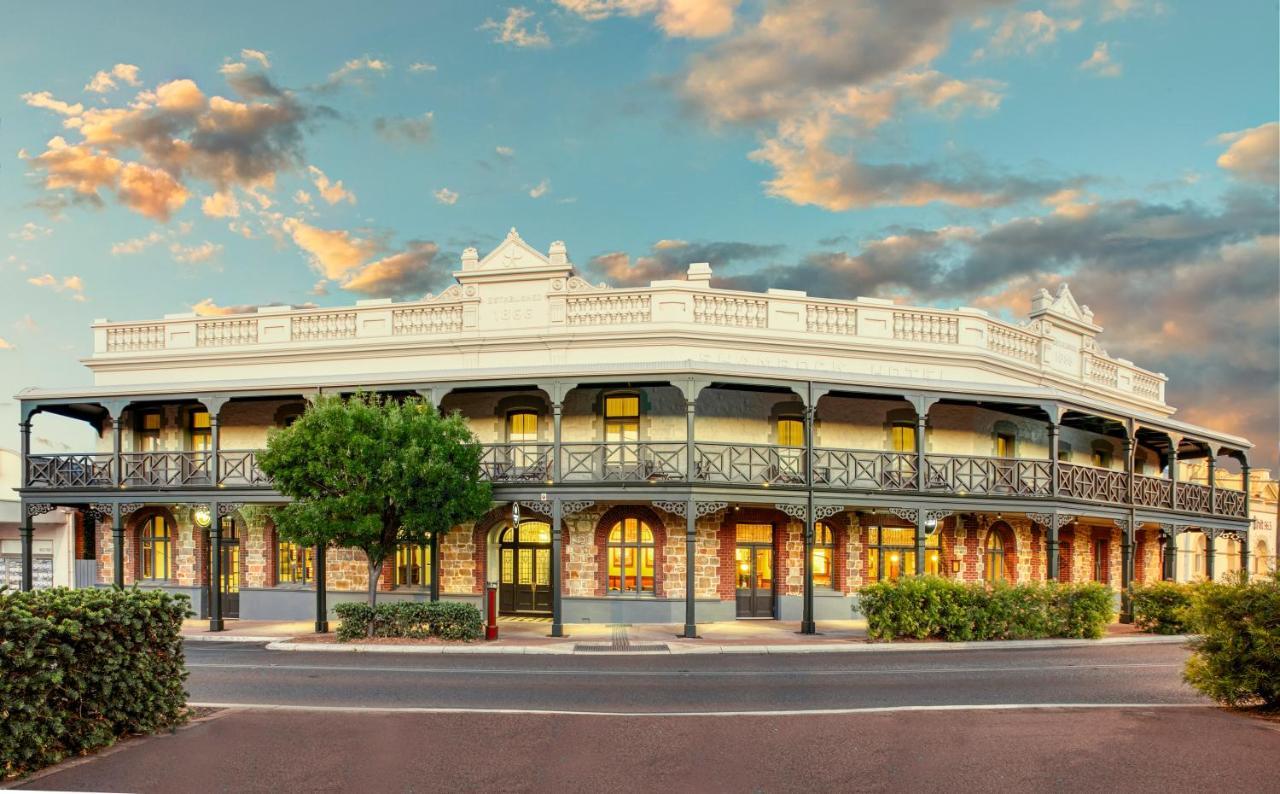 Farmers Home Hotel ノーサム エクステリア 写真